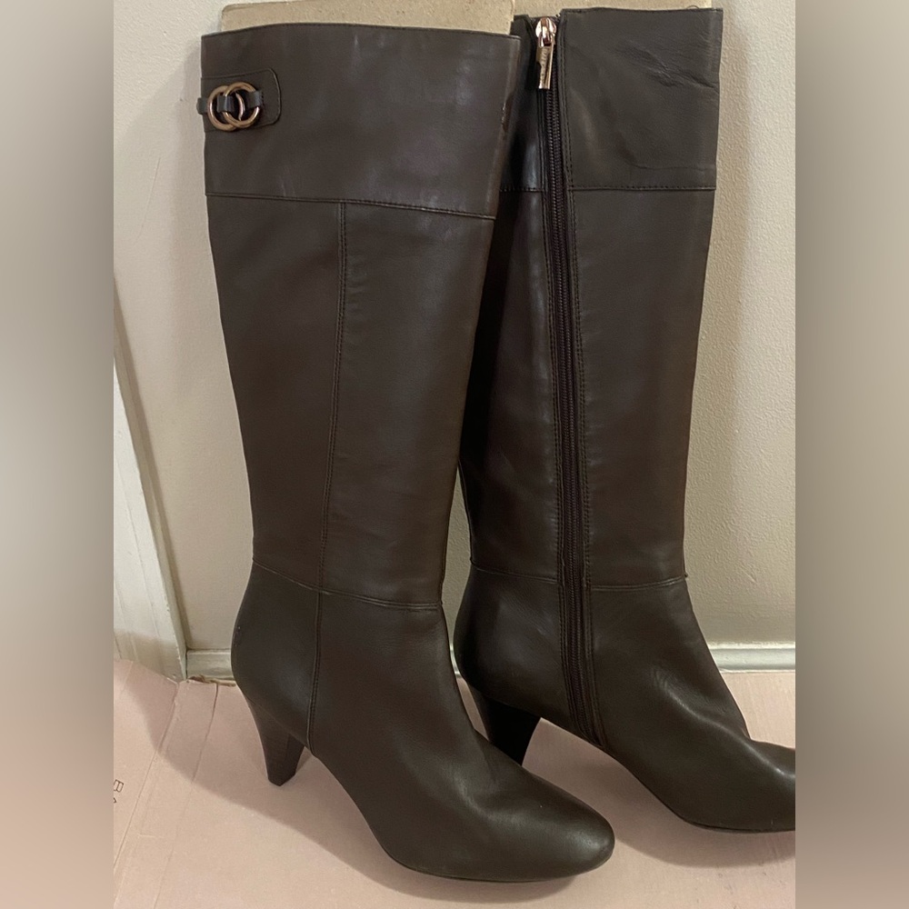 NWOT Bandolino leather brown knee-high boots size 7 1/2 - No Box